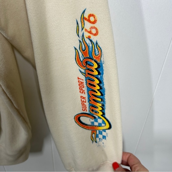 GM Cream Camaro 66 Graphic Long Sleeve Hooded Sweatshirt Large - Picture 5 of 8